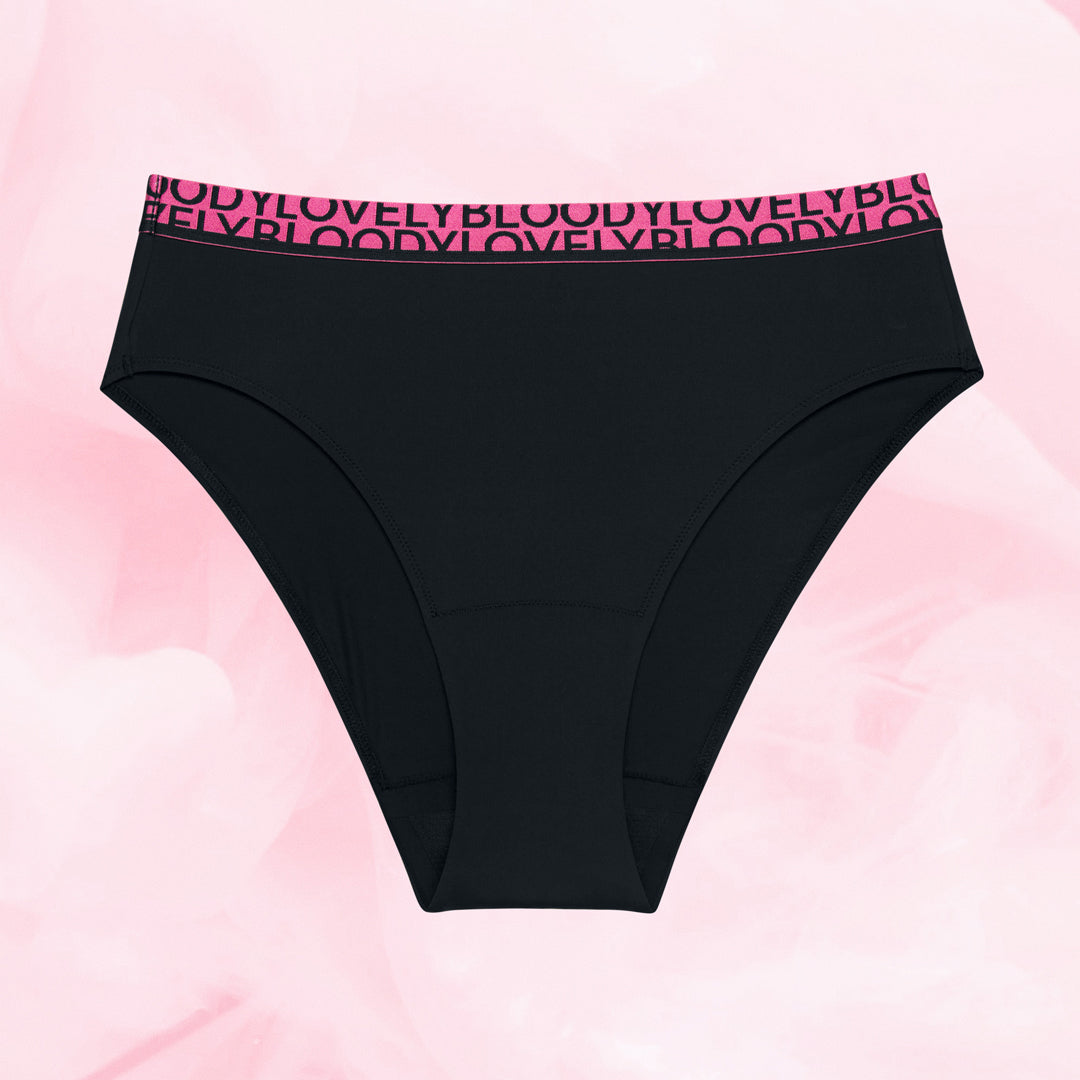 Culotte menstruelle Pack Bloody Lovely, modèle High Leg, offrant un ajustement parfait pour flux légers et modérés. Design noir avec bordures roses.