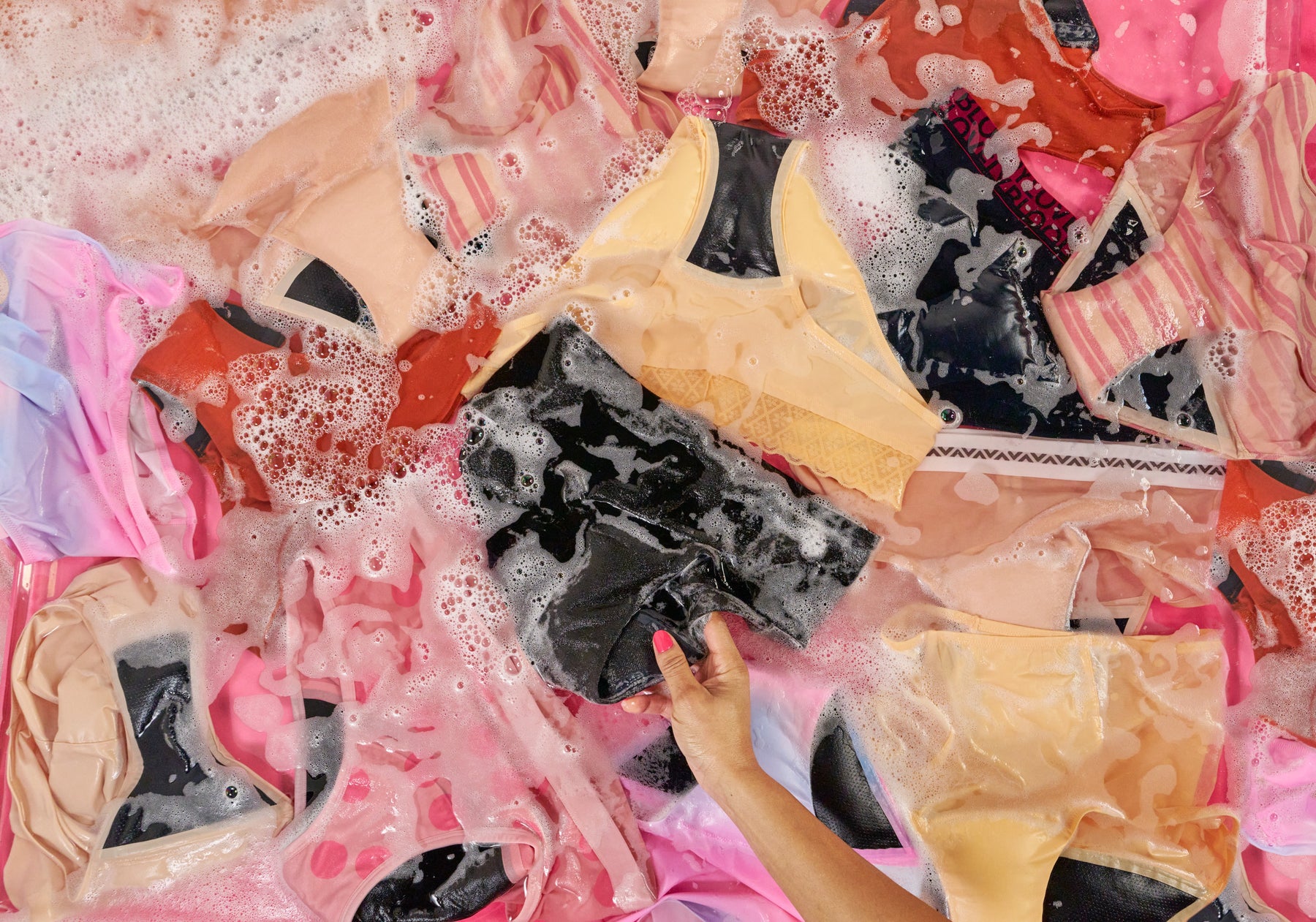Laver sa culotte menstruelle : lave-linge ou à la main ?