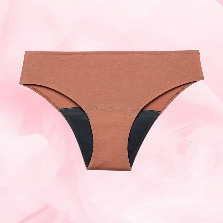 Culotte menstruelle Confort Premium Brazilian Heavy, offrant protection fiable, coupe haute aux jambes, convient flux léger à abondant, tissu doux et agréable.