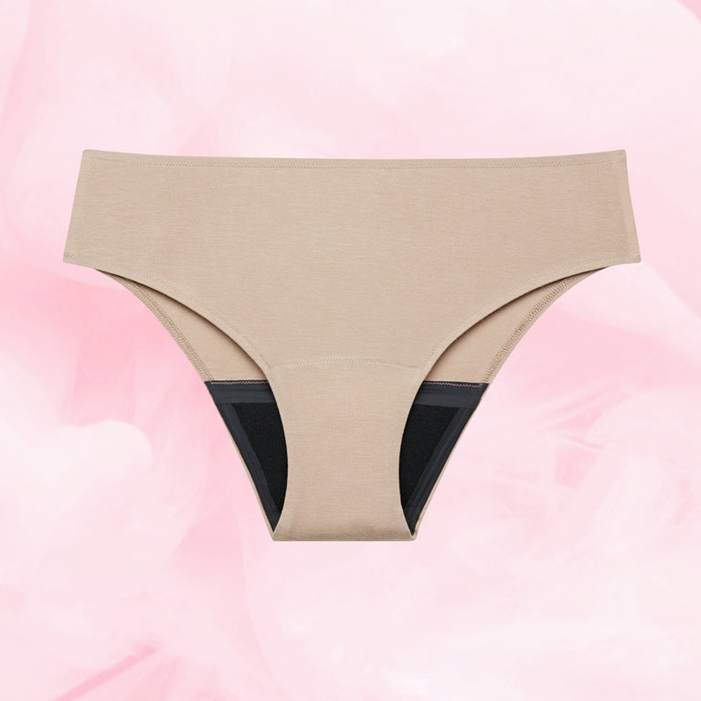 Culotte menstruelle Confort Premium Brazilian Moderate, offrant protection périodique fiable avec gousset multicouche, coupe haute aux jambes, bas sur les hanches.