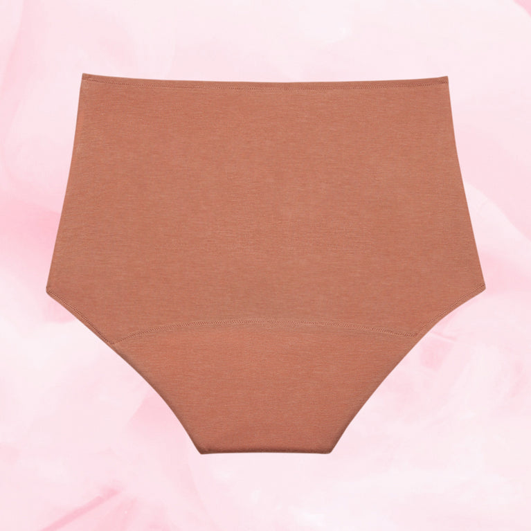 Culotte menstruelle Confort Premium High Waist, vue rapprochée, soulignant sa coupe taille haute élégante et son tissu doux, pour une protection discrète et confortable.