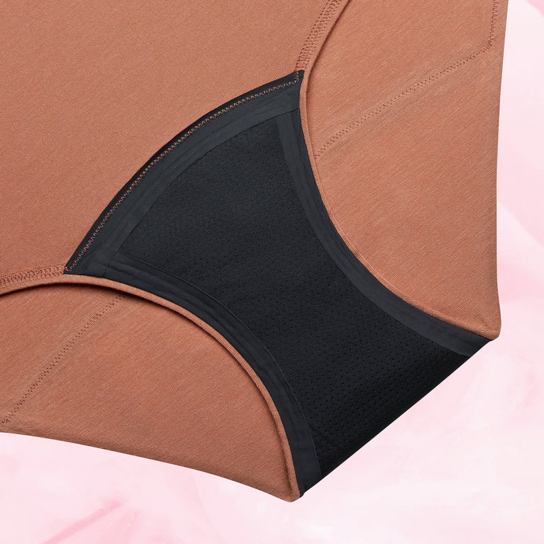 Culotte menstruelle Confort Premium High Waist Heavy en gros plan, montrant le tissu doux et discret avec technologie TriTech pour une protection maximale.
