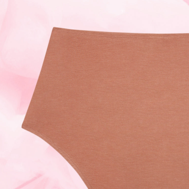 Culotte menstruelle Confort Premium High Waist, gros plan sur le tissu doux et discret, offrant protection et confort optimal pour un usage prolongé.