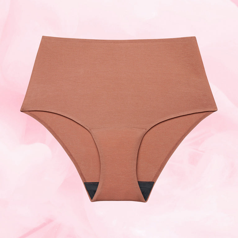 Culotte menstruelle Confort Premium High Waist, vue rapprochée, offrant discrétion et confort, avec technologie TriTech pour protection durable jusqu'à 12 heures.