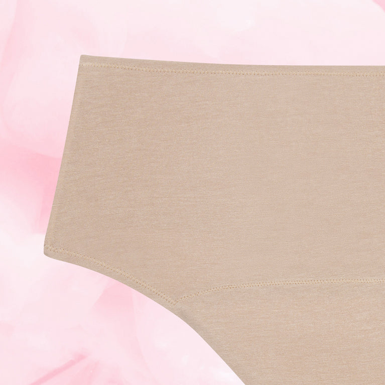 Culotte menstruelle Confort Premium Hipster Light, gros plan sur le tissu doux et soyeux avec protection intégrée TriTech Performance, offrant confort et discrétion.
