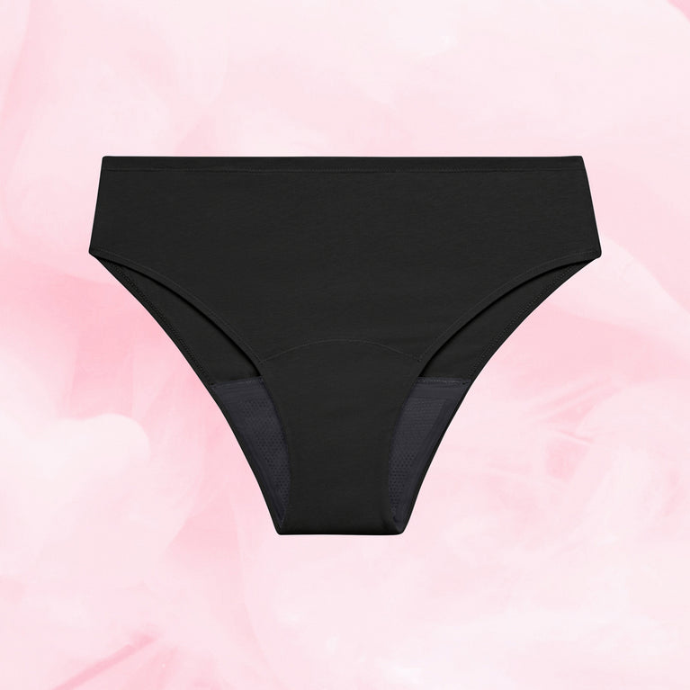 Culotte menstruelle ComfortFit Essentielle Brazilian Heavy, taille haute, offrant protection discrète et fiable grâce à la technologie TriTech Performance pour flux léger.