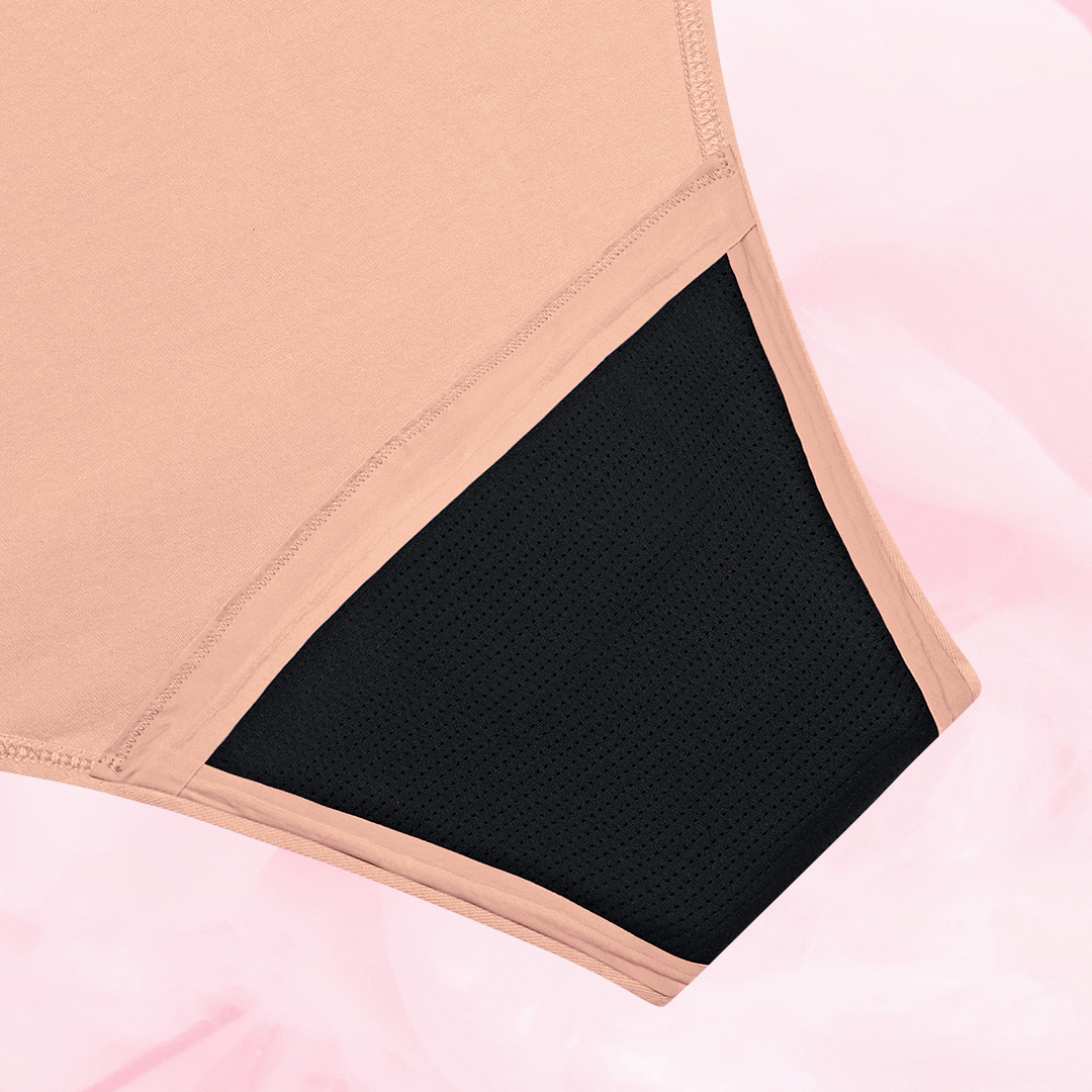 Culotte menstruelle ComfortFit Essentielle Brazilian Heavy, coupe taille haute, bords discrets, protection fiable pour flux léger, gousset ajusté, certifiée Oeko-TEX®.