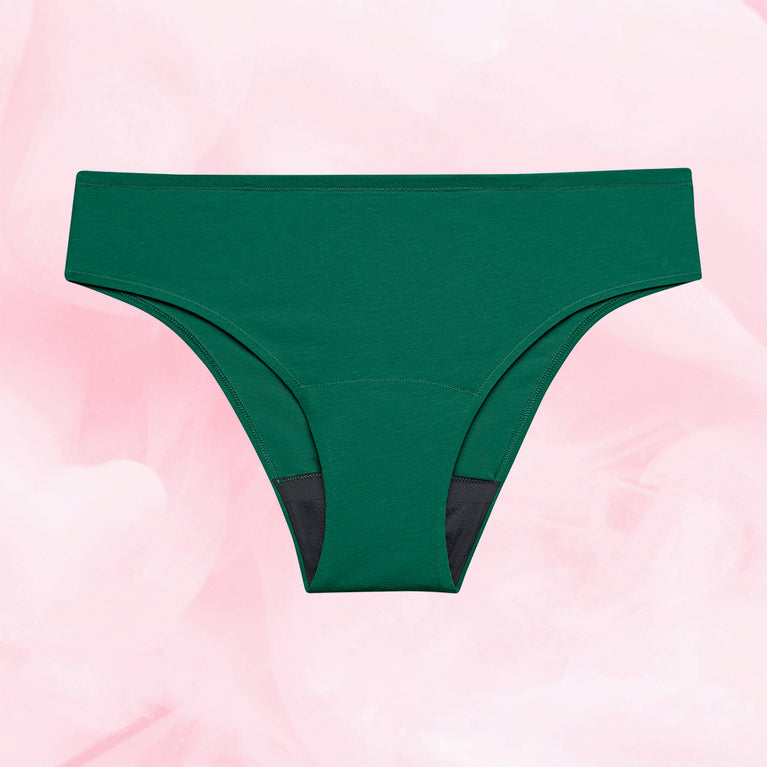 Culotte menstruelle ComfortFit Essentielle Brazilian Light avec gousset ComfortFit, coupe taille haute, bords affûtés pour protection discrète et fiable.