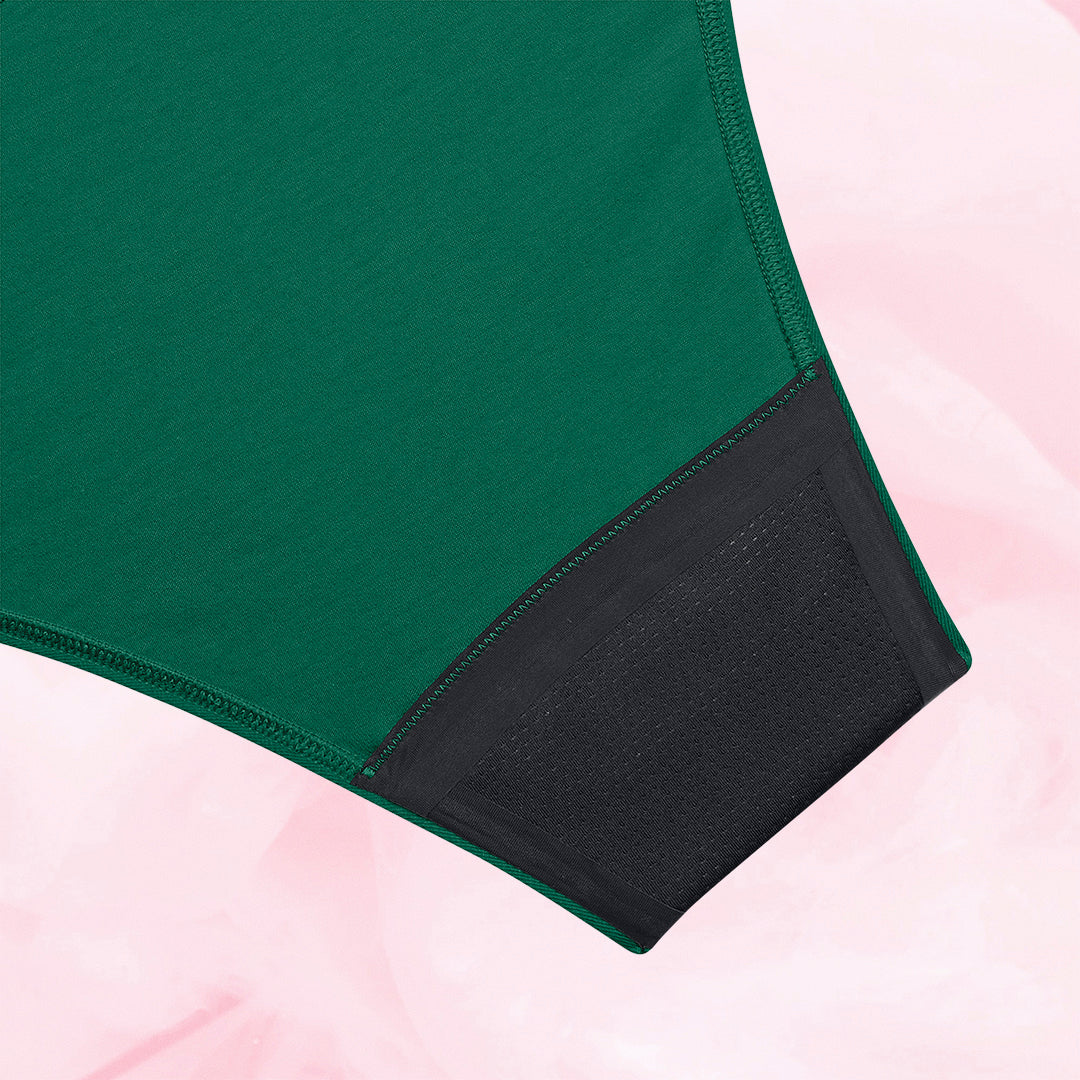 Culotte menstruelle ComfortFit Essentielle Brazilian Light, ajustement taille haute, coutures discrètes, protection fiable pour flux léger, technologie TriTech Performance.