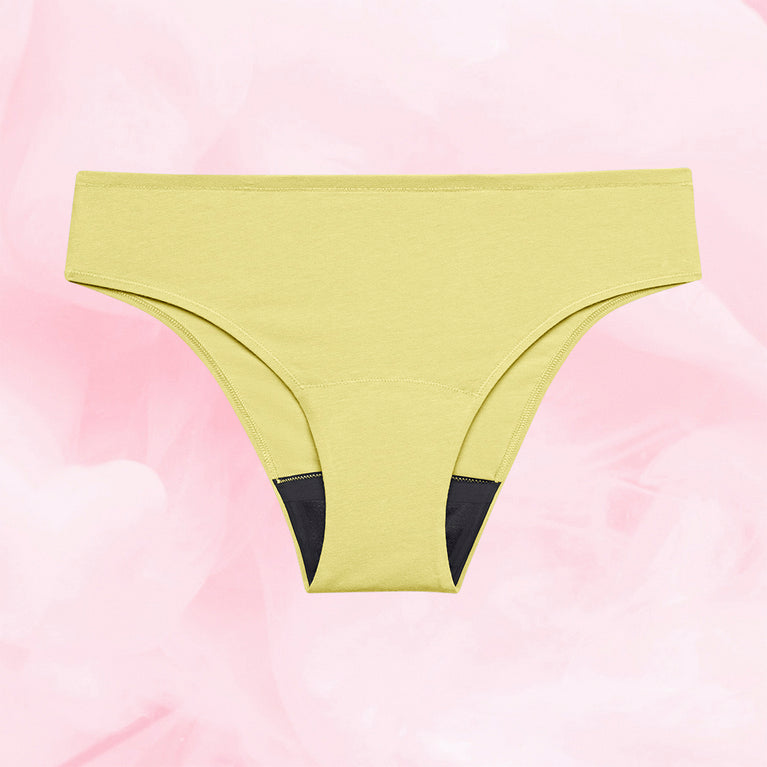 Culotte menstruelle ComfortFit Essentielle Brazilian Light, avec bords affûtés pour une protection discrète, fabriquée en polyamide recyclé, taille haute, idéale pour flux léger.