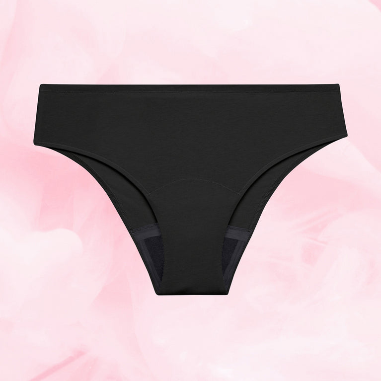 Culotte menstruelle ComfortFit Essentielle Brazilian Moderate, taille haute, gousset ajusté, offrant protection fiable avec technologie TriTech Performance pour absorption et confort.