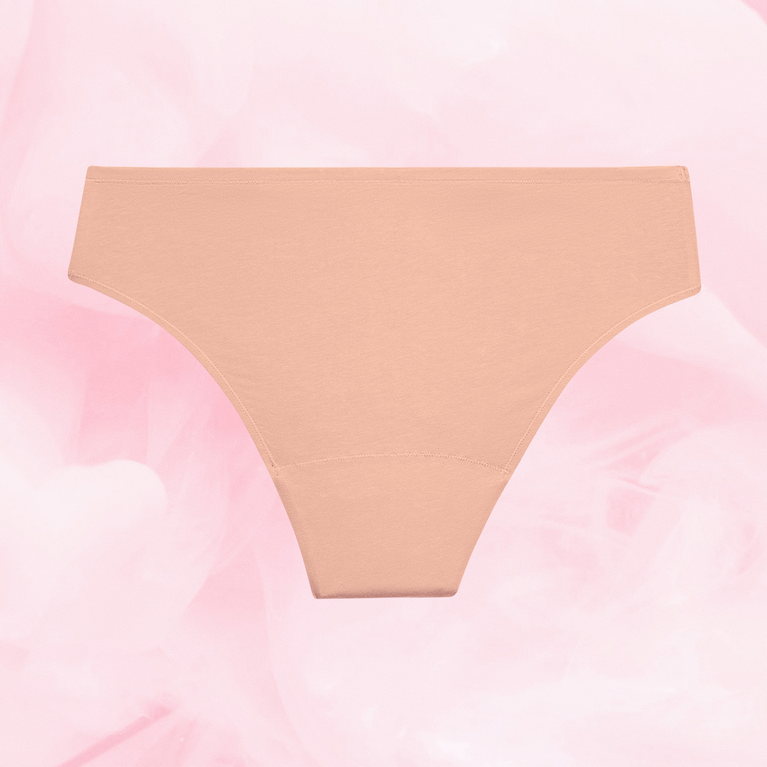 Gros plan sur la culotte menstruelle ComfortFit Essentielle Brazilian Moderate, offrant une protection discrète et fiable, avec gousset ajusté et technologie TriTech.