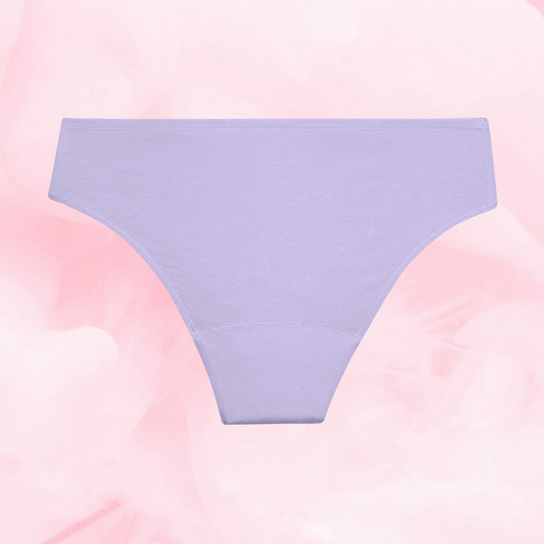 Culotte menstruelle ComfortFit Essentielle Brazilian Moderate, offrant protection fiable et discrète, avec gousset ComfortFit ajusté et technologie TriTech Performance pour absorption efficace.