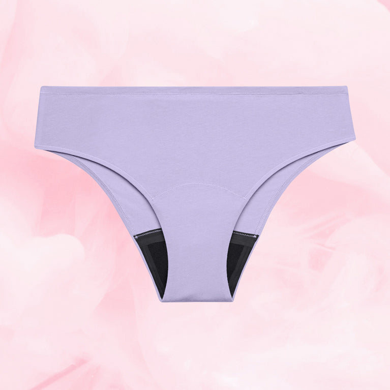 Culotte menstruelle Nana® Essentielle Brazilian ComfortFit, protection discrète et fiable avec technologie TriTech Performance, ajustée à la taille naturelle pour confort optimal.