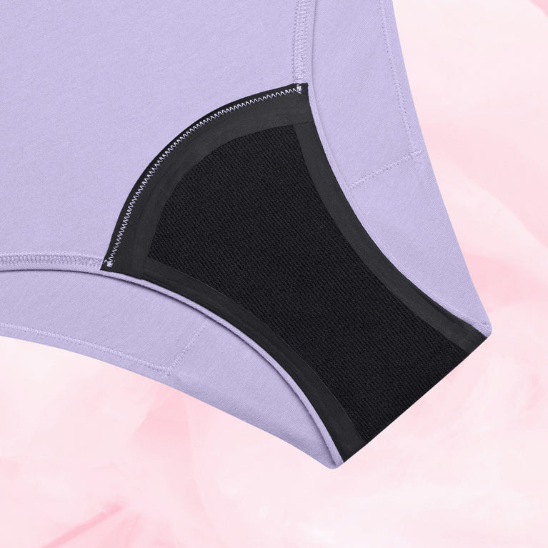 Culotte menstruelle ComfortFit Essentielle Brazilian, protection discrète et fiable, gousset ajusté, conçue pour absorption rapide et confort pendant 12 heures.