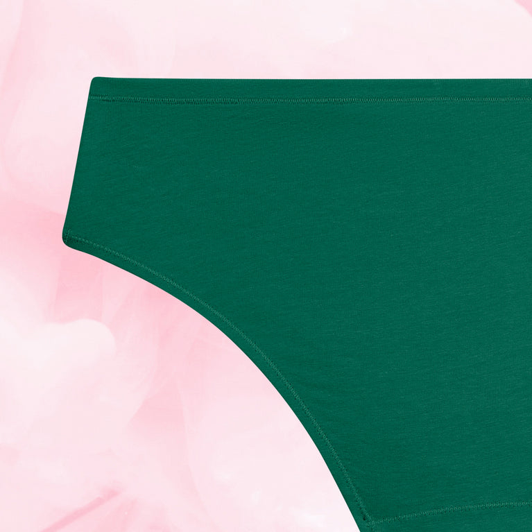 Culotte menstruelle ComfortFit Essentielle Brazilian Moderate, protection fiable, gousset ComfortFit, ajustement taille haute. Fabriquée en polyamide recyclé, certifiée Oeko-TEX®.