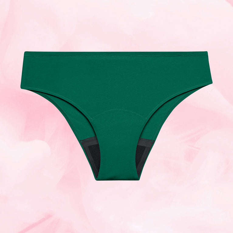 Culotte menstruelle ComfortFit Essentielle Brazilian Moderate, avec bords noirs, protection discrète et fiable, taille haute pour confort optimal pendant les règles.