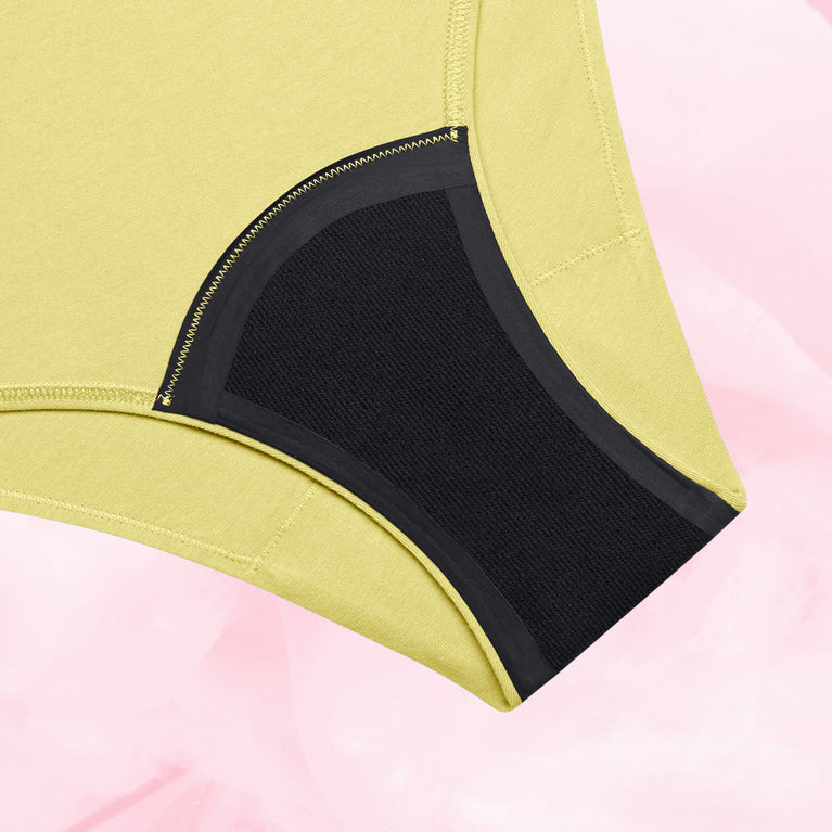 Culotte menstruelle Nana® Essentielle Brazilian ComfortFit, coupe taille haute, pour flux léger, offrant protection discrète et fiable jusqu'à 12 heures.