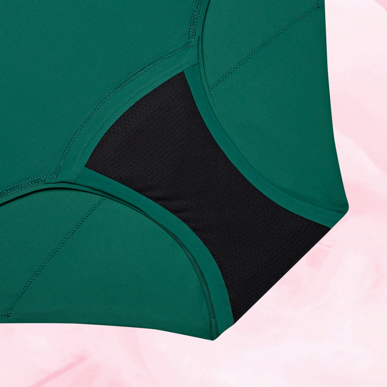 Culotte Menstruelle High Waist Heavy, gros plan sur un sous-vêtement sportif vert et noir, offrant protection jusqu'à 12 heures pour flux abondants.