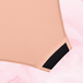 Culotte menstruelle ComfortFit High Waist Light, gros plan sur le tissu rose, avec gousset discret pour protection fiable jusqu&