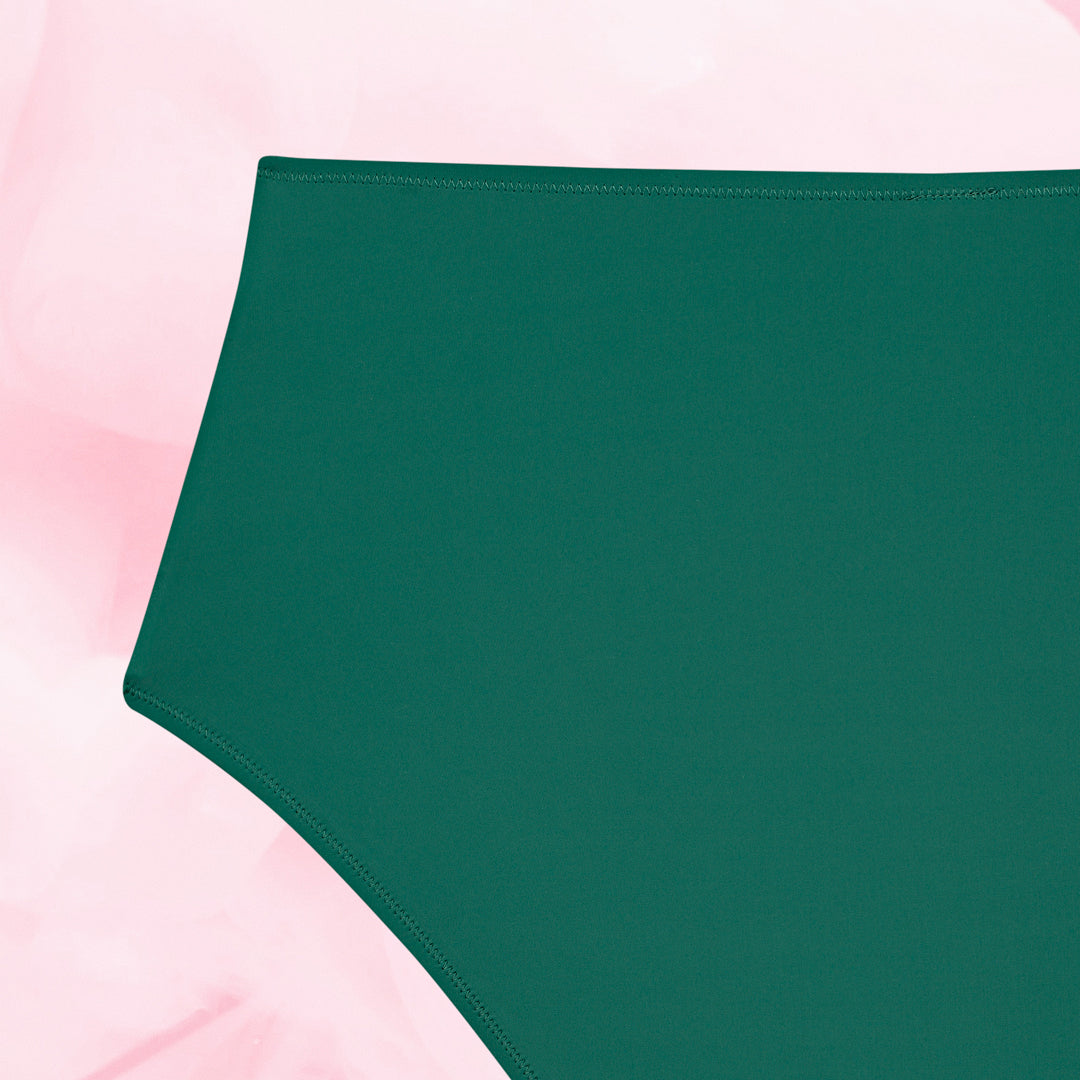 Culotte Menstruelle High Waist Light, offrant confort et protection pour flux léger. Design en tissu réutilisable, parfait pour des jours moins intenses.