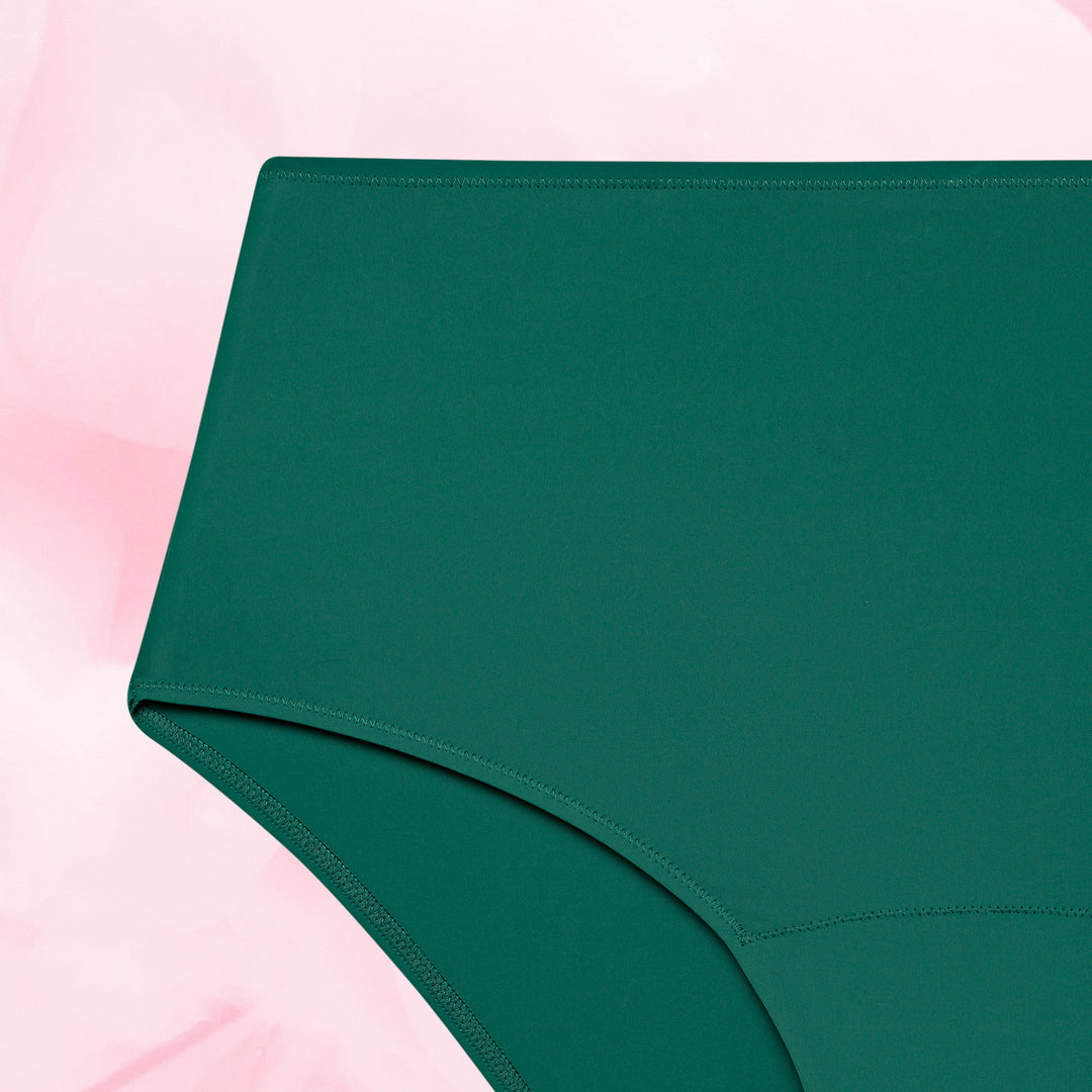 Culotte menstruelle taille haute pour flux léger, offrant confort et protection, idéale pour les jours légers des règles.