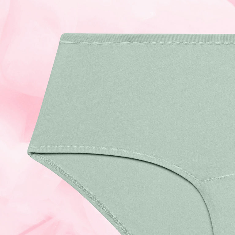 Culotte menstruelle ComfortFit Essentielle Hipster Light, conçue pour un maintien optimal avec un gousset ComfortFit et technologie TriTech Performance, pour une protection discrète.