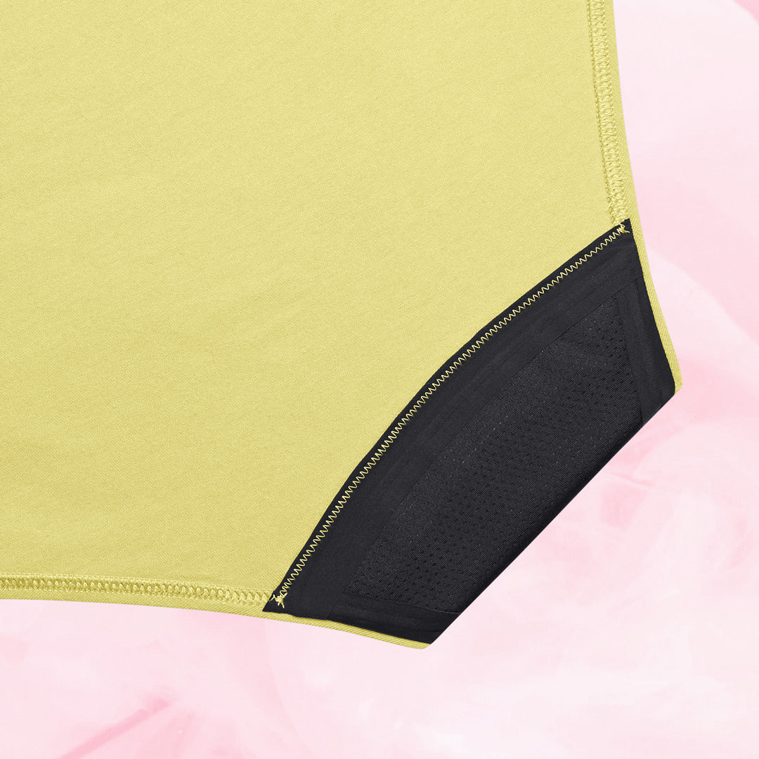 Culotte menstruelle ComfortFit Essentielle Hipster Light avec bordure noire, offrant protection fiable 12h, gousset ajusté, tissu doux certifié Oeko-TEX®.