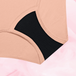 Culotte menstruelle Nana® Essentielle Hipster ComfortFit, gros plan sur le tissu ajusté pour le confort et la protection discrète et fiable.