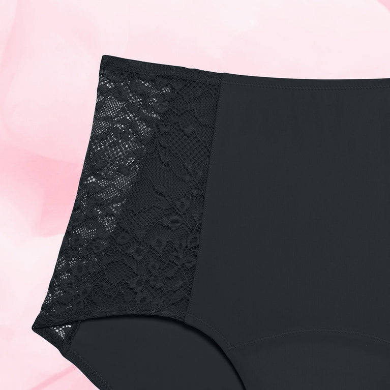 Culotte menstruelle noire taille haute avec dentelle florale, modèle High Waist Floral Light, absorbante et confortable, idéale pour flux légers, respectueuse de l'environnement.