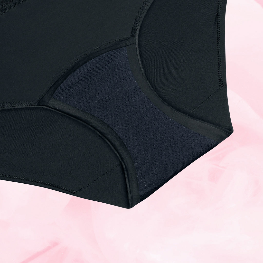 Culotte menstruelle Hipster Full Lace Light, conçue avec ceinture en dentelle, offrant confort et absorption supérieure pour les jours de flux léger.