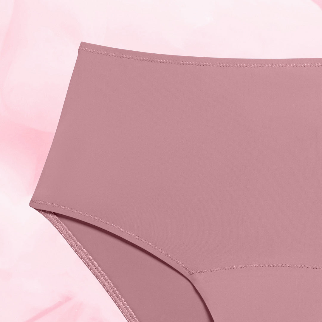 Culotte menstruelle High Waist Light de Nana™, gros plan sur le tissu pour flux léger, offrant confort et protection pendant les jours moins intenses.