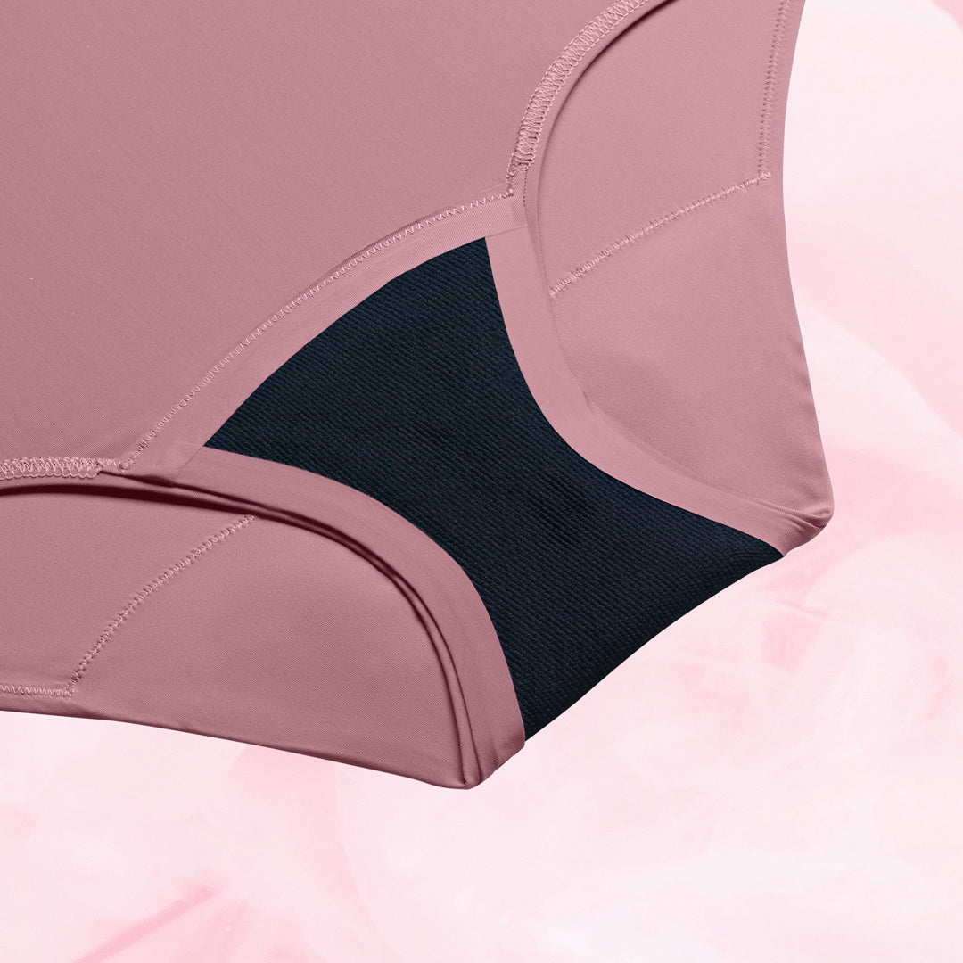 Culotte menstruelle taille haute pour flux modéré, offrant protection et confort jusqu'à 12 heures, dotée de technologie TriTech pour absorption optimale.
