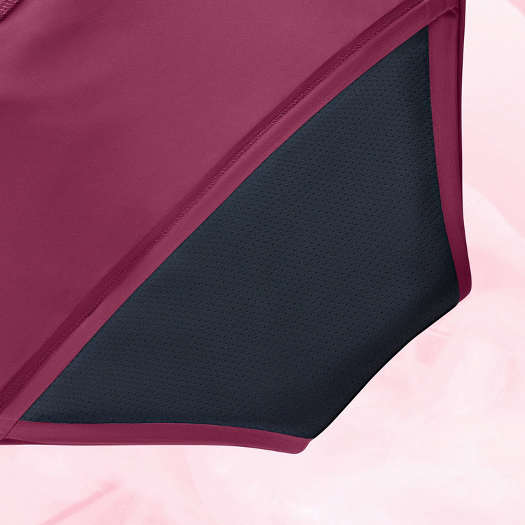 Culotte menstruelle Hipster Side Lace Moderate en tissu rouge, détail en dentelle, offrant confort et absorption jusqu'à 12 heures.