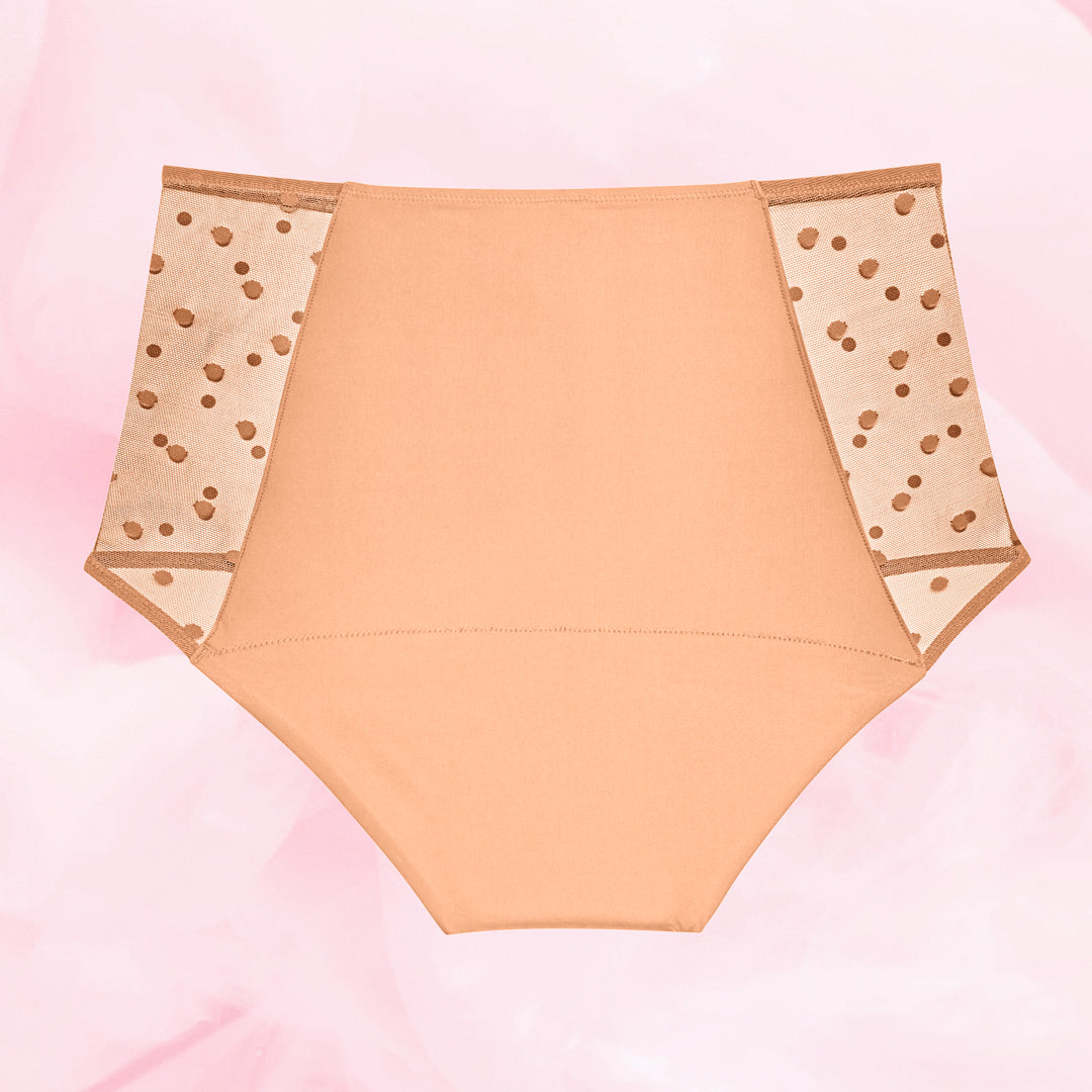 Culotte menstruelle beige à pois, modèle High Waist Dots Heavy, avec détails en dentelle, absorbante et respectueuse de l'environnement pour flux abondant.