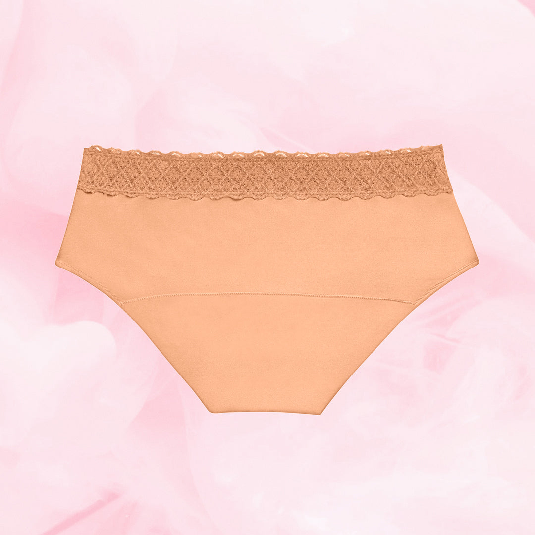 Culotte menstruelle Hipster Full Lace Heavy, gros plan sur dentelle élastique, offrant 12 heures de protection et confort pour flux abondant.