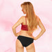 Femme portant la Culotte Menstruelle Brazilian Heavy, offrant protection et confort avec ceinture en dentelle élastiquée, idéale pour flux abondant.