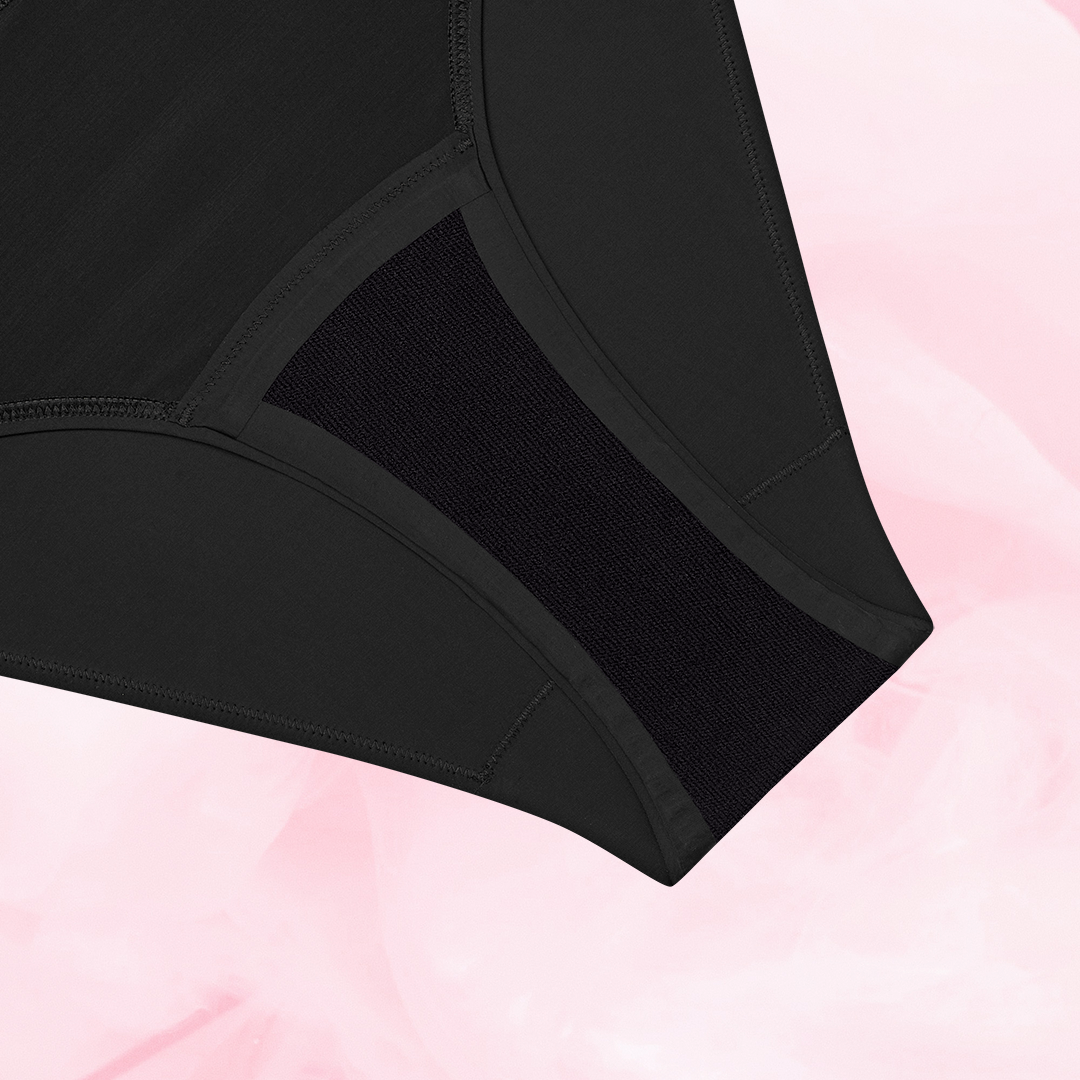 Culottes ComfortFit High Leg Modéré, détails gousset renforcé et coutures.