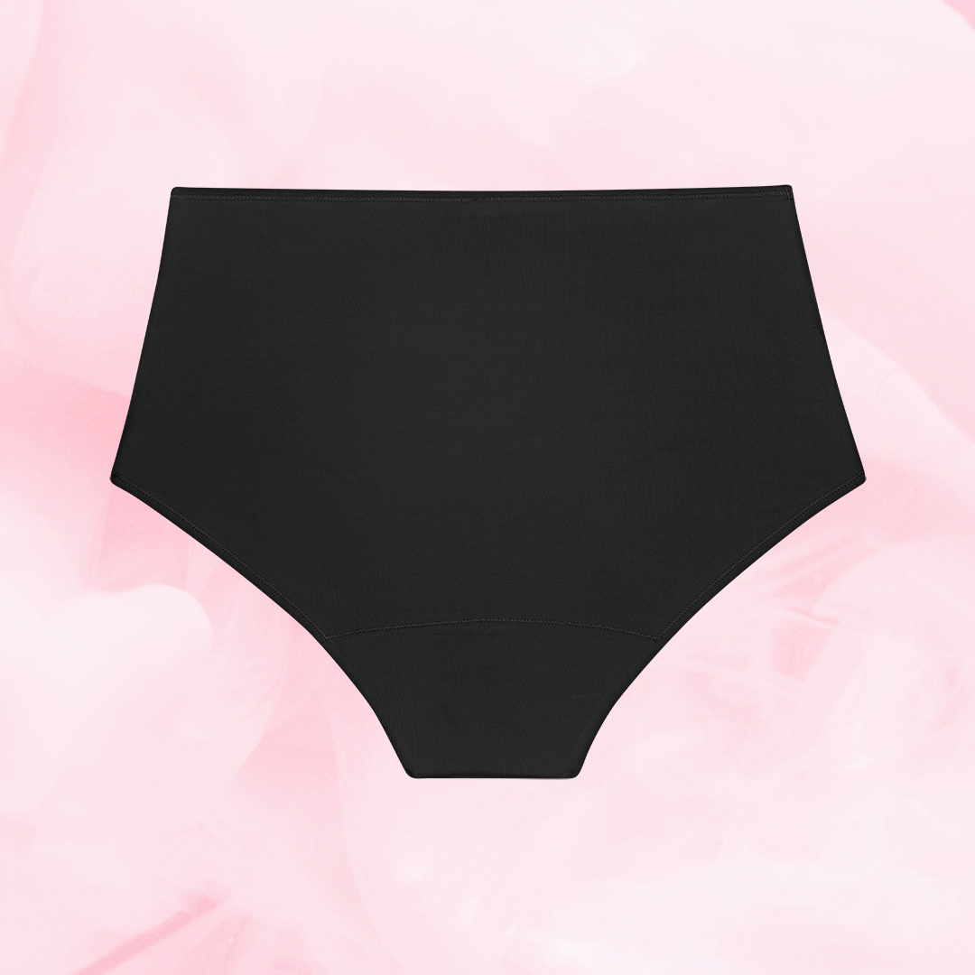 Culotte menstruelle ComfortFit High Waist Moderate, conçue pour protection fiable, avec gousset ComfortFit et technologie TriTech Performance, vue sur fond rose.