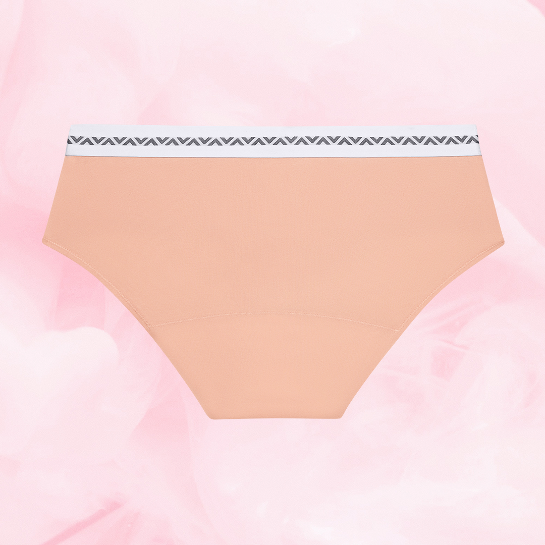 Gros plan sur la culotte menstruelle ComfortFit Essentielle Hipster Logo, présentant un design discret avec logo, offrant protection fiable et confort optimal.