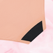 Culotte menstruelle ComfortFit Essentielle Hipster Logo Light, gros plan sur le tissu noir et rose, avec gousset ComfortFit et technologie TriTech Performance pour protection durable.