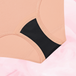 Culotte menstruelle ComfortFit Essentielle Hipster Logo Light en gros plan, montrant son design ajusté pour un maintien optimal et une protection discrète mais efficace.