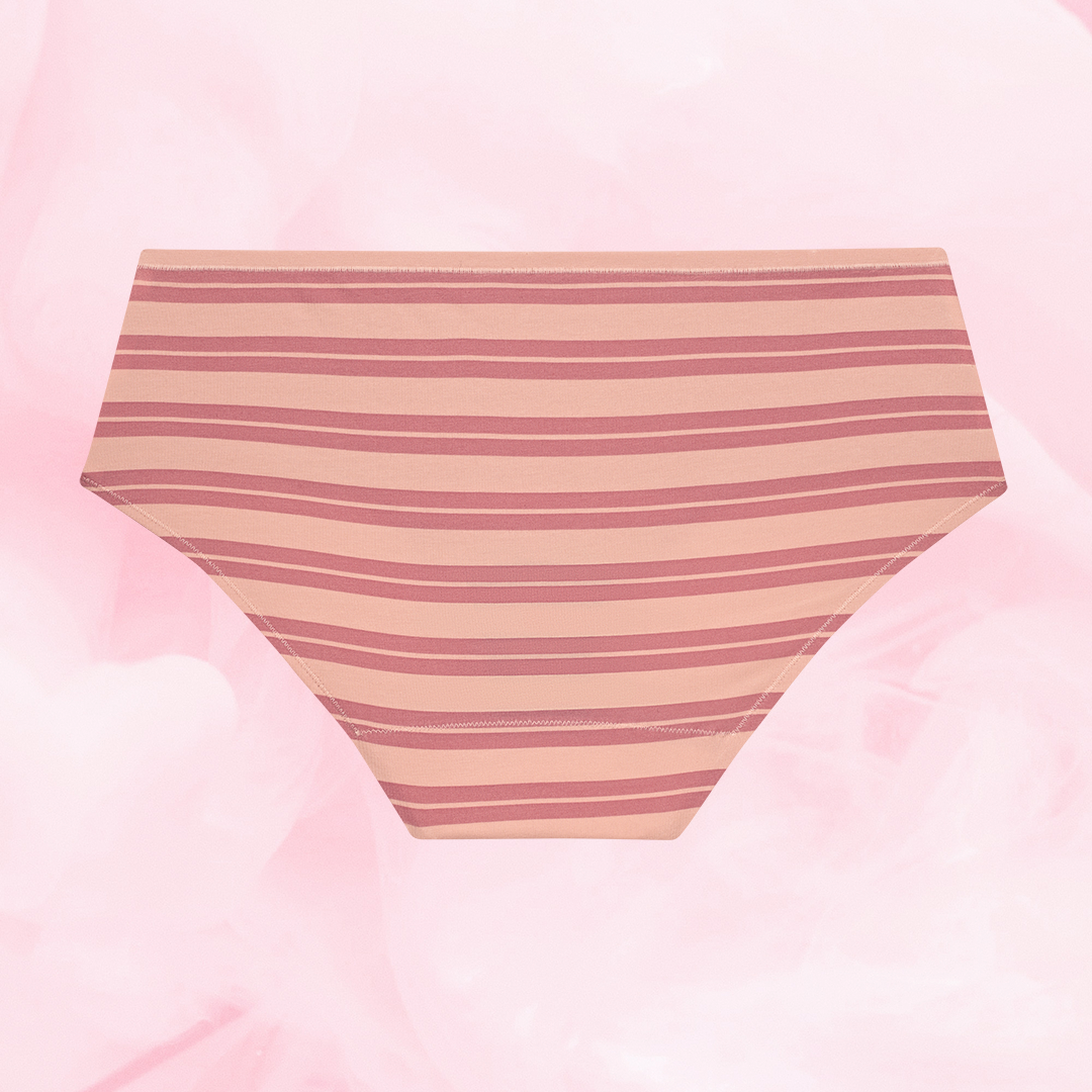 Culotte menstruelle ComfortFit Essentielle Hipster Light, rayée, gros plan, avec gousset ajusté, offrant protection discrète et fiable pour flux léger.