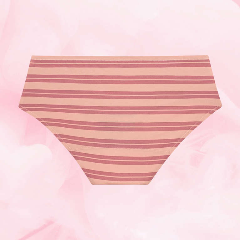 Gros plan sur la culotte menstruelle ComfortFit Essentielle Hipster Moderate avec design discret et bordures fines pour protection fiable et ajustement confortable.