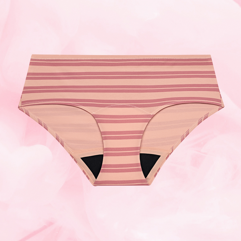 Culotte menstruelle ComfortFit Essentielle Hipster Moderate montrée en gros plan, offrant protection discrète et fiable avec gousset ajusté pour flux léger.