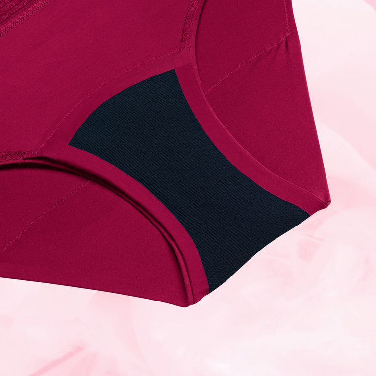 Culotte menstruelle Bikini Basic Moderate, gros plan sur tissu ultra-absorbant et confortable, avec taille élastique, certifiée OEKO-TEX, adaptée pour flux modérés.