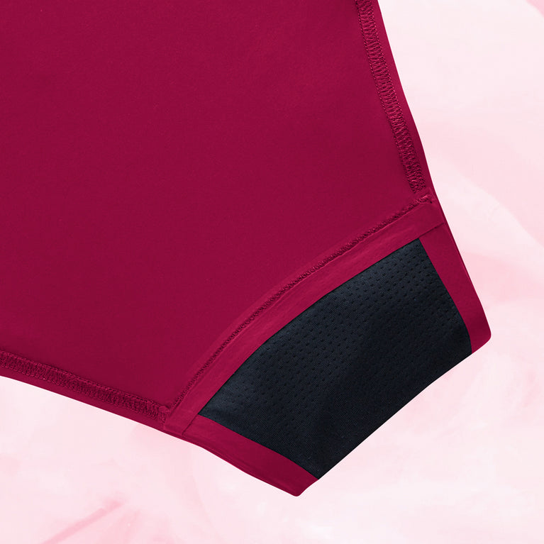 Culotte menstruelle Brazilian Light en gros plan, offrant confort et absorption pour flux légers, avec matériau respirant et gousset évacuant l'humidité.