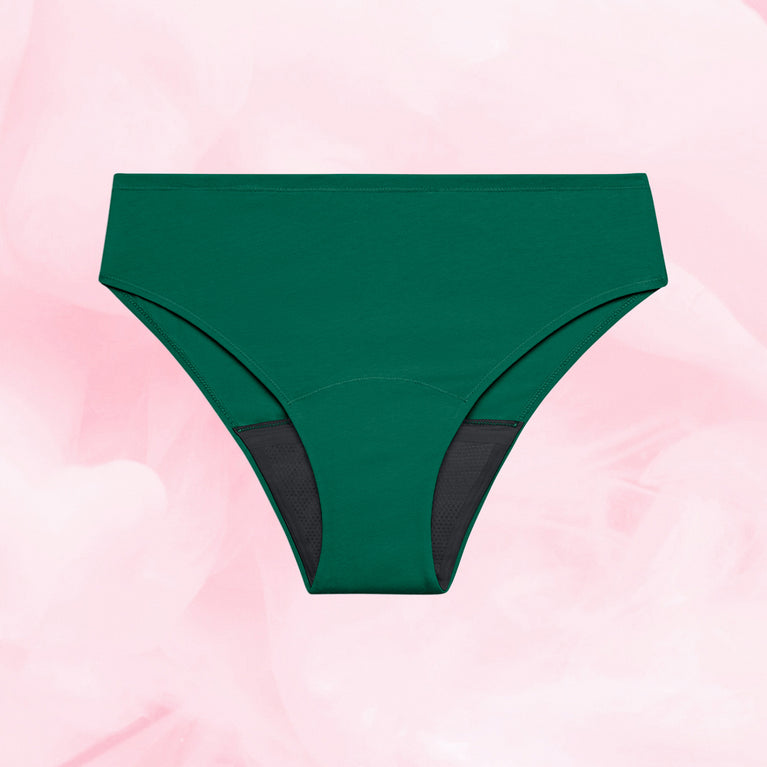 Culotte menstruelle ComfortFit Essentielle Brazilian Heavy offrant protection fiable et discrète, avec gousset ajusté et technologie TriTech pour absorption rapide.