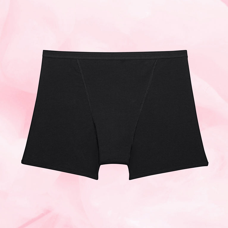 Culotte menstruelle noire Nouveau ComfortFit Boyleg Nuit, offrant protection longue durée et ajustement optimal grâce à la technologie TriTech Performance, idéale pour des nuits sereines.